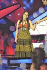 Rani Mukherjee on the sets of Dance Ke Superkids in Famous on 18th Sept 2012 (17).JPG